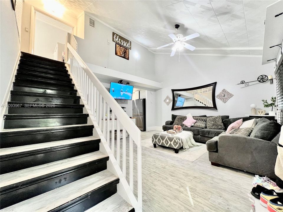 For Sale: $380,000 (3 beds, 2 baths, 1512 Square Feet)