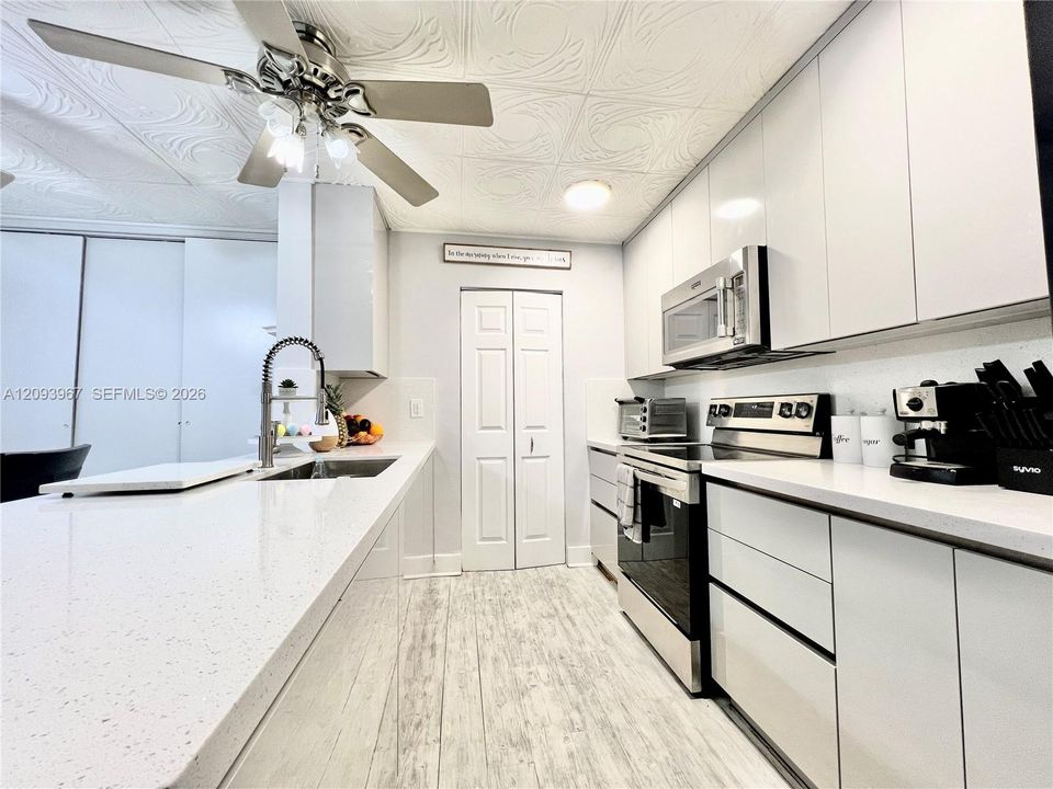For Sale: $380,000 (3 beds, 2 baths, 1512 Square Feet)