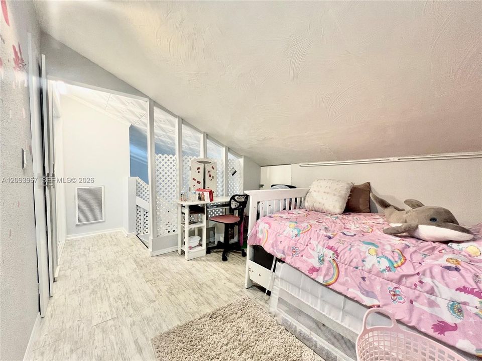 For Sale: $380,000 (3 beds, 2 baths, 1512 Square Feet)