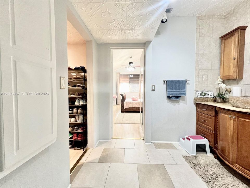 For Sale: $380,000 (3 beds, 2 baths, 1512 Square Feet)
