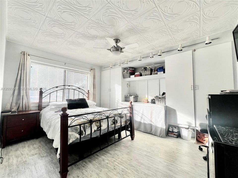 For Sale: $380,000 (3 beds, 2 baths, 1512 Square Feet)