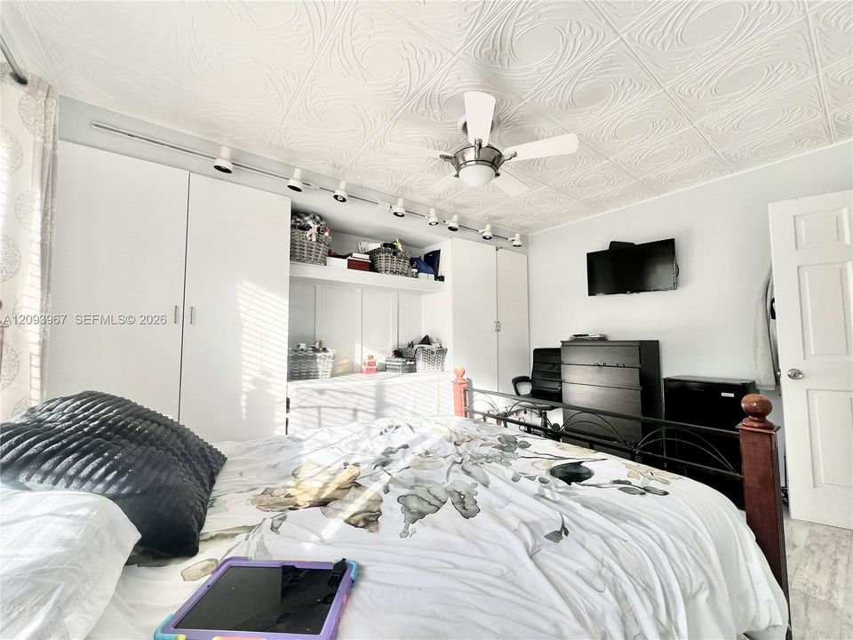 For Sale: $380,000 (3 beds, 2 baths, 1512 Square Feet)