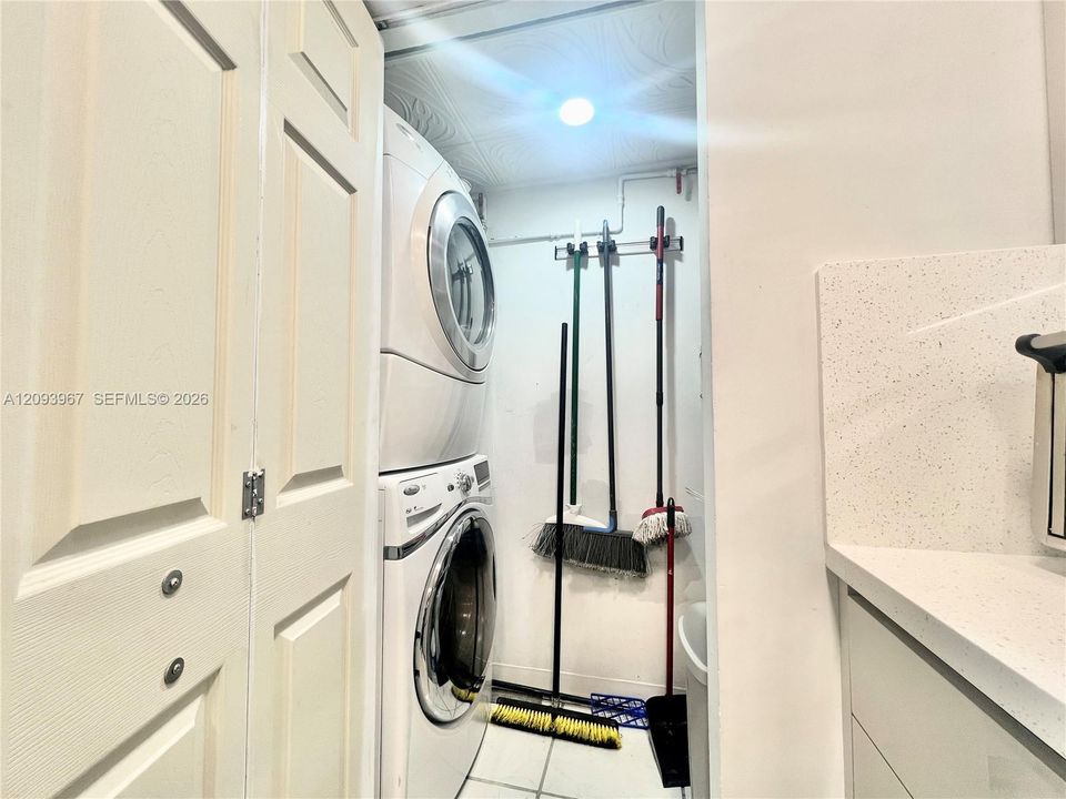 For Sale: $380,000 (3 beds, 2 baths, 1512 Square Feet)