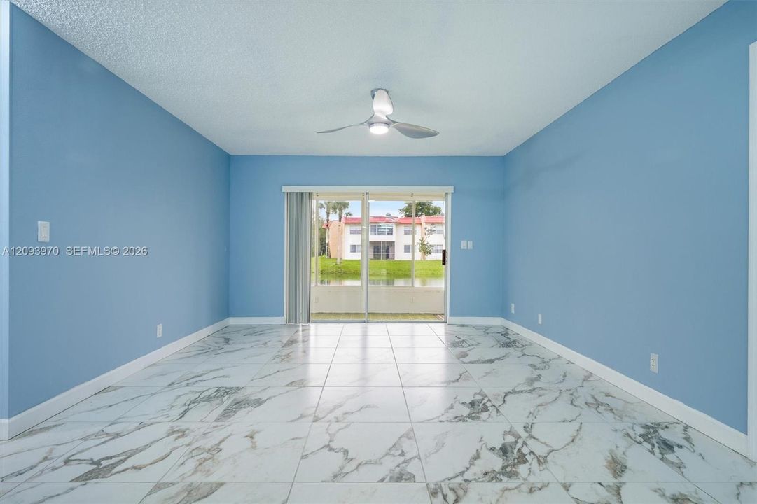 En Venta: $186,000 (2 camas, 2 baños, 888 Pies cuadrados)