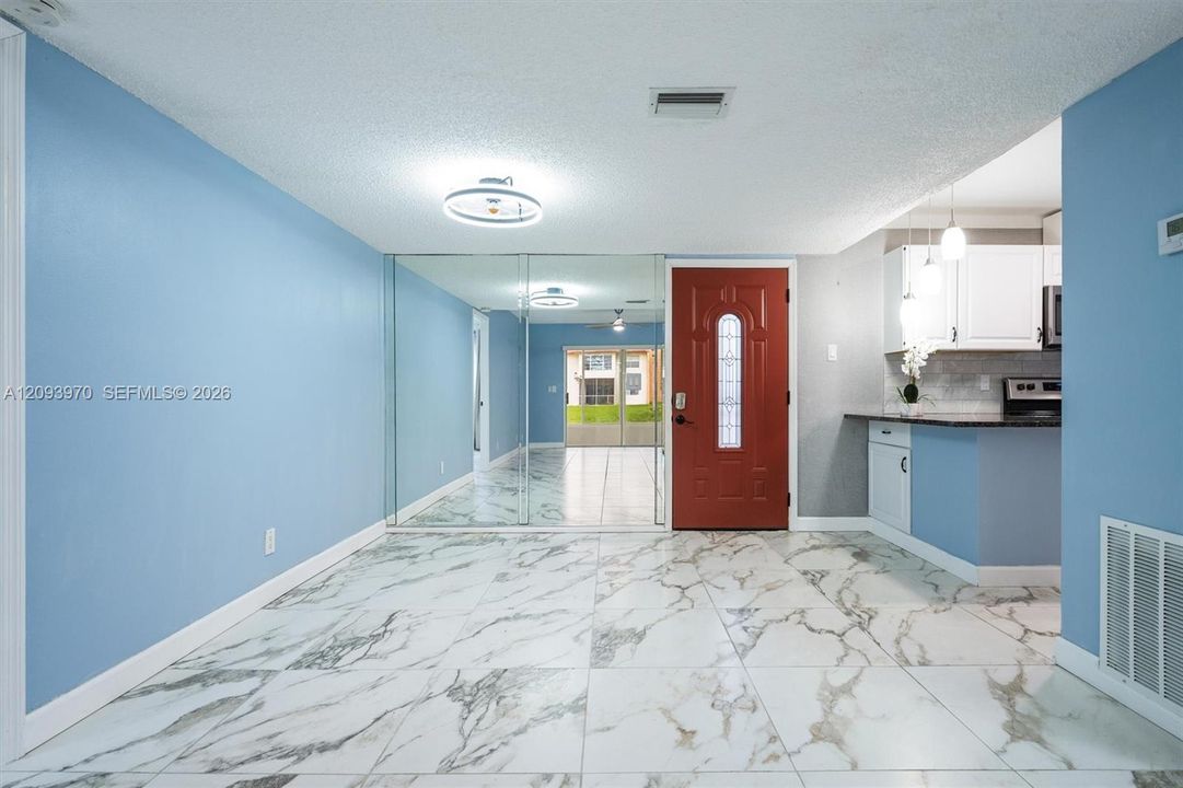 En Venta: $186,000 (2 camas, 2 baños, 888 Pies cuadrados)