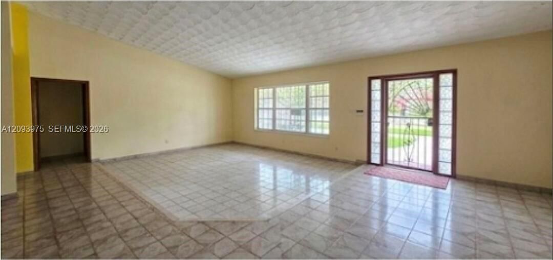 En Venta: $1,740,000 (5 camas, 4 baños, 2727 Pies cuadrados)