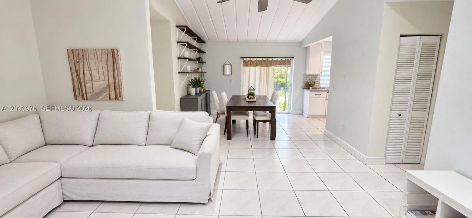 En Venta: $579,900 (3 camas, 2 baños, 1590 Pies cuadrados)