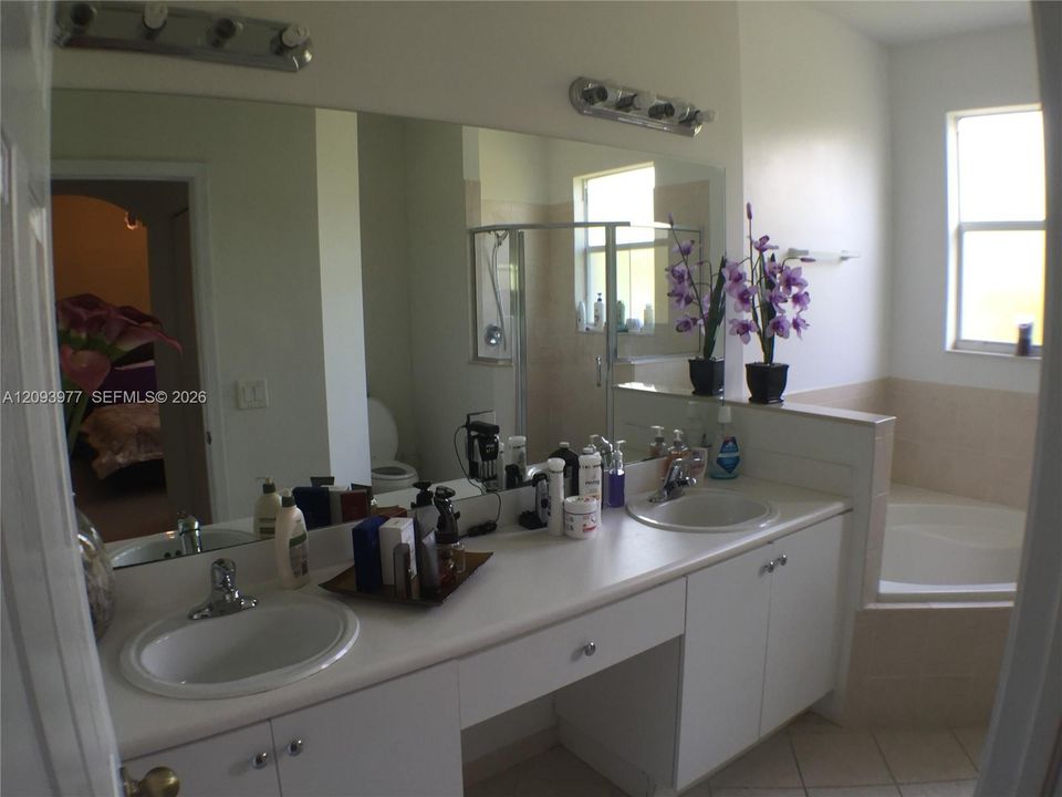 For Rent: $3,395 (4 beds, 2 baths, 1845 Square Feet)