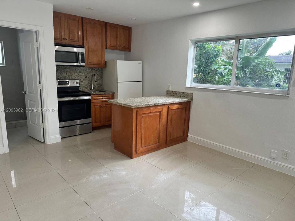 For Rent: $1,300 (0 beds, 1 baths, 290 Square Feet)