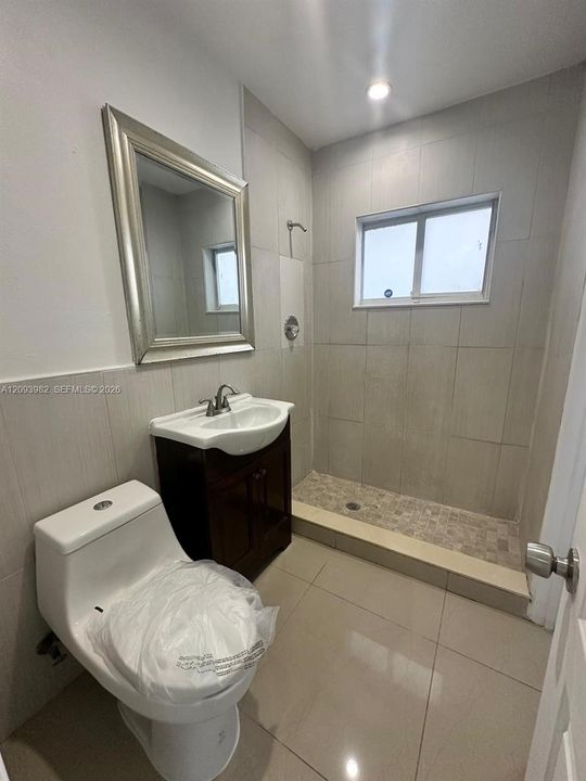 For Rent: $1,300 (0 beds, 1 baths, 290 Square Feet)