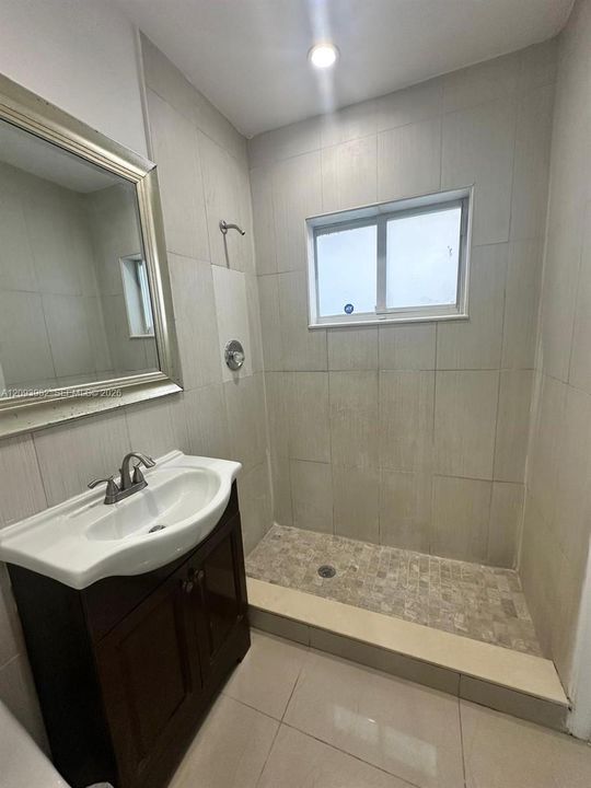 For Rent: $1,300 (0 beds, 1 baths, 290 Square Feet)