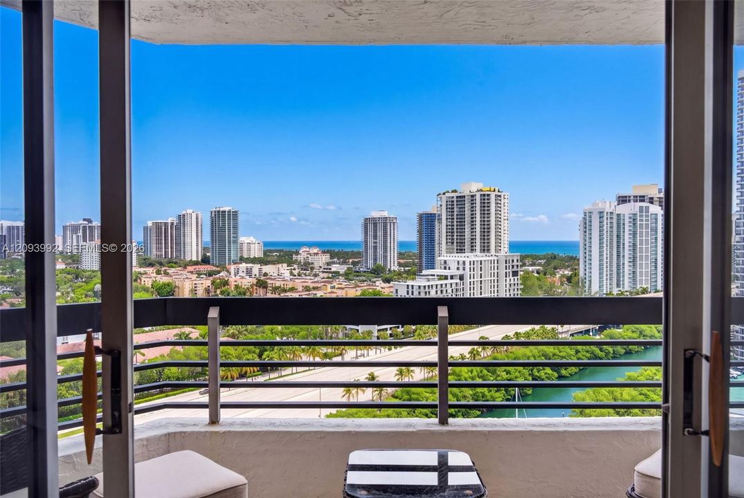 En Venta: $430,000 (2 camas, 2 baños, 1361 Pies cuadrados)