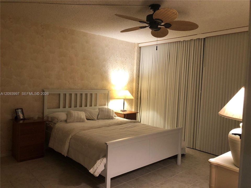 For Sale: $140,000 (1 beds, 1 baths, 801 Square Feet)