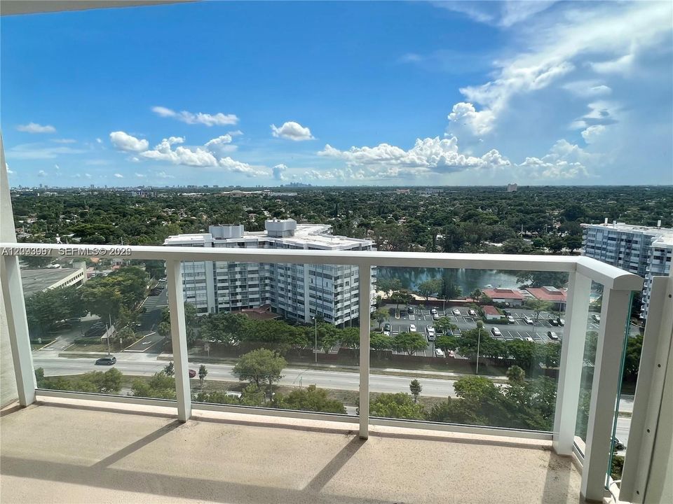 For Sale: $140,000 (1 beds, 1 baths, 801 Square Feet)