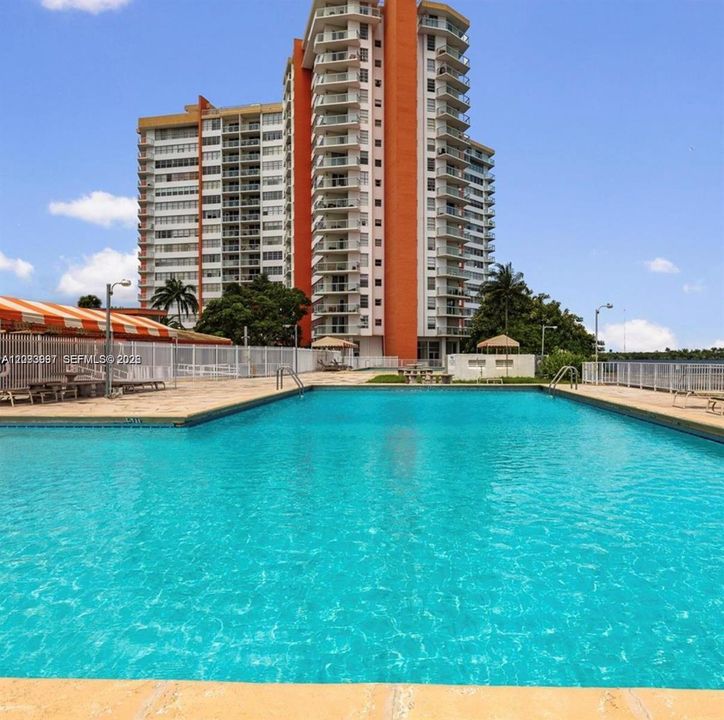 For Sale: $140,000 (1 beds, 1 baths, 801 Square Feet)