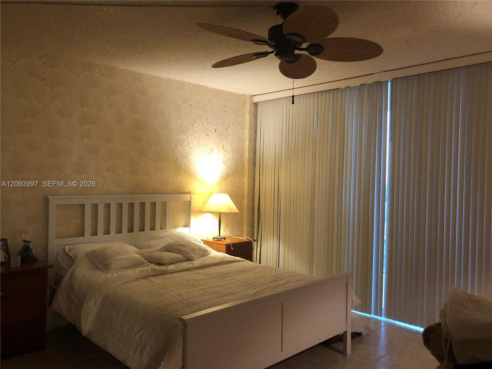 For Sale: $140,000 (1 beds, 1 baths, 801 Square Feet)