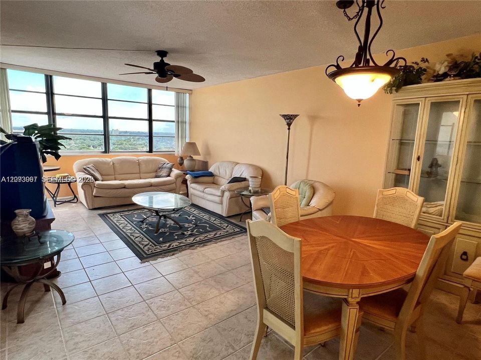 For Sale: $140,000 (1 beds, 1 baths, 801 Square Feet)