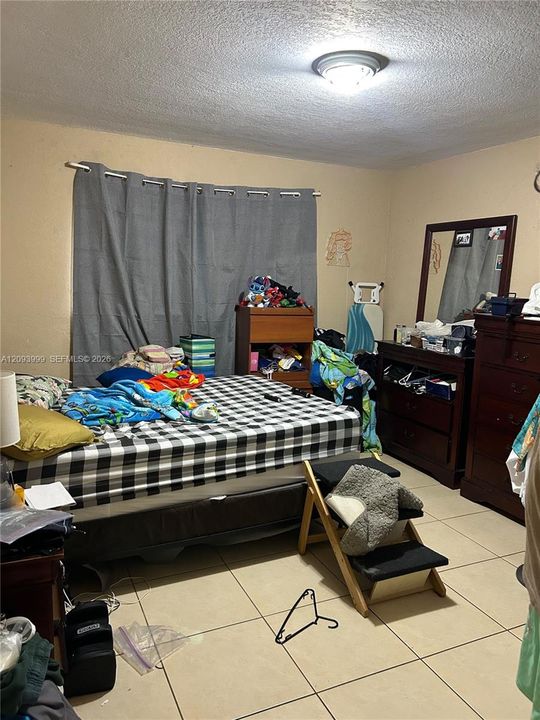 For Sale: $120,000 (1 beds, 1 baths, 774 Square Feet)