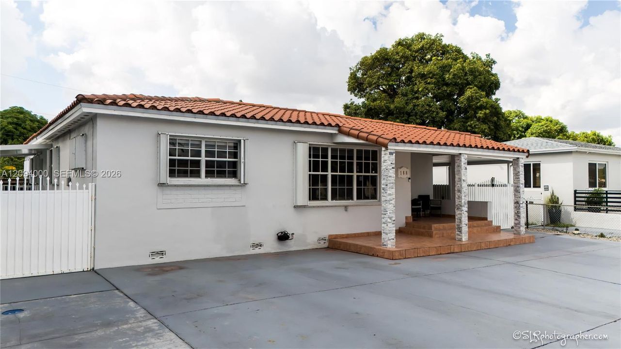 For Sale: $707,700 (4 beds, 2 baths, 1345 Square Feet)