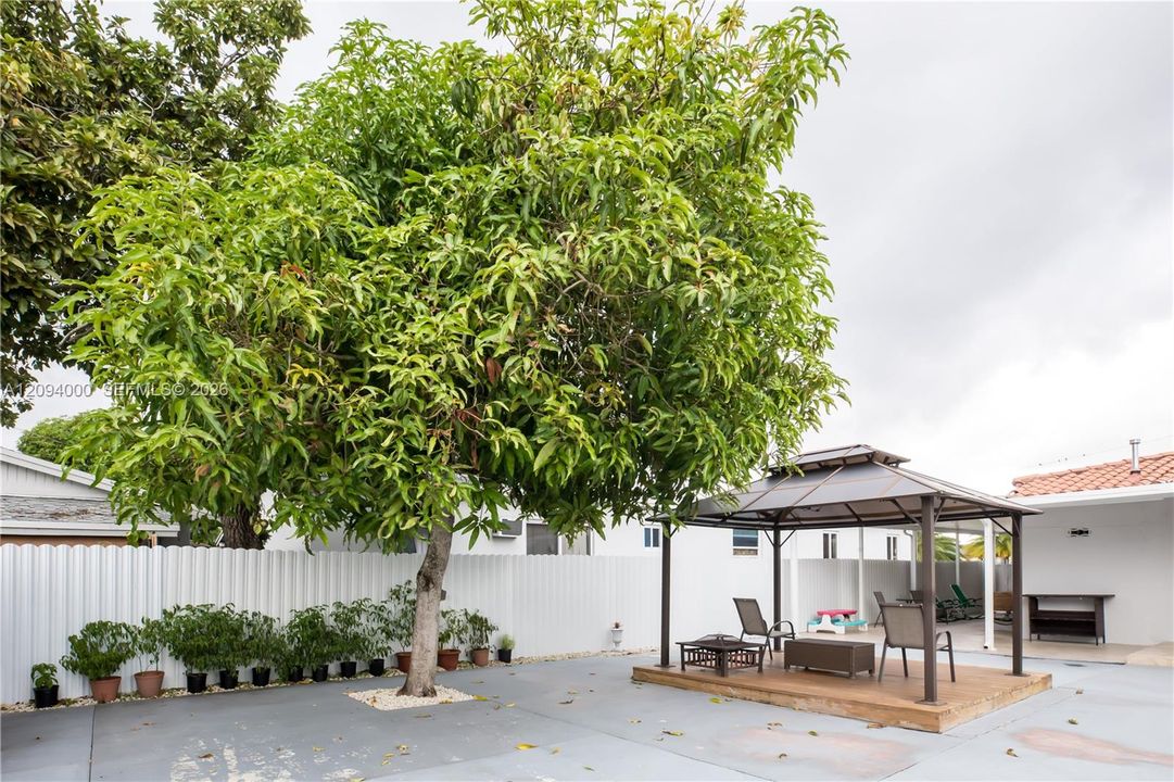 For Sale: $707,700 (4 beds, 2 baths, 1345 Square Feet)