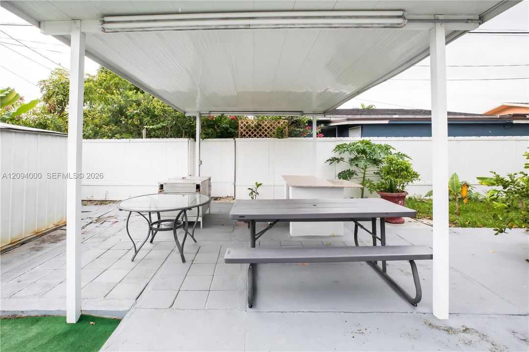 For Sale: $707,700 (4 beds, 2 baths, 1345 Square Feet)