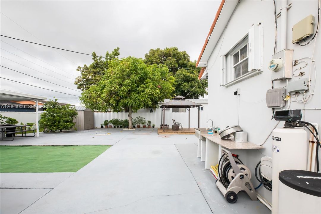For Sale: $707,700 (4 beds, 2 baths, 1345 Square Feet)