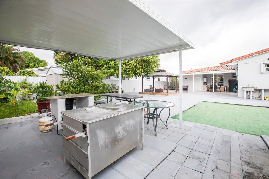For Sale: $707,700 (4 beds, 2 baths, 1345 Square Feet)