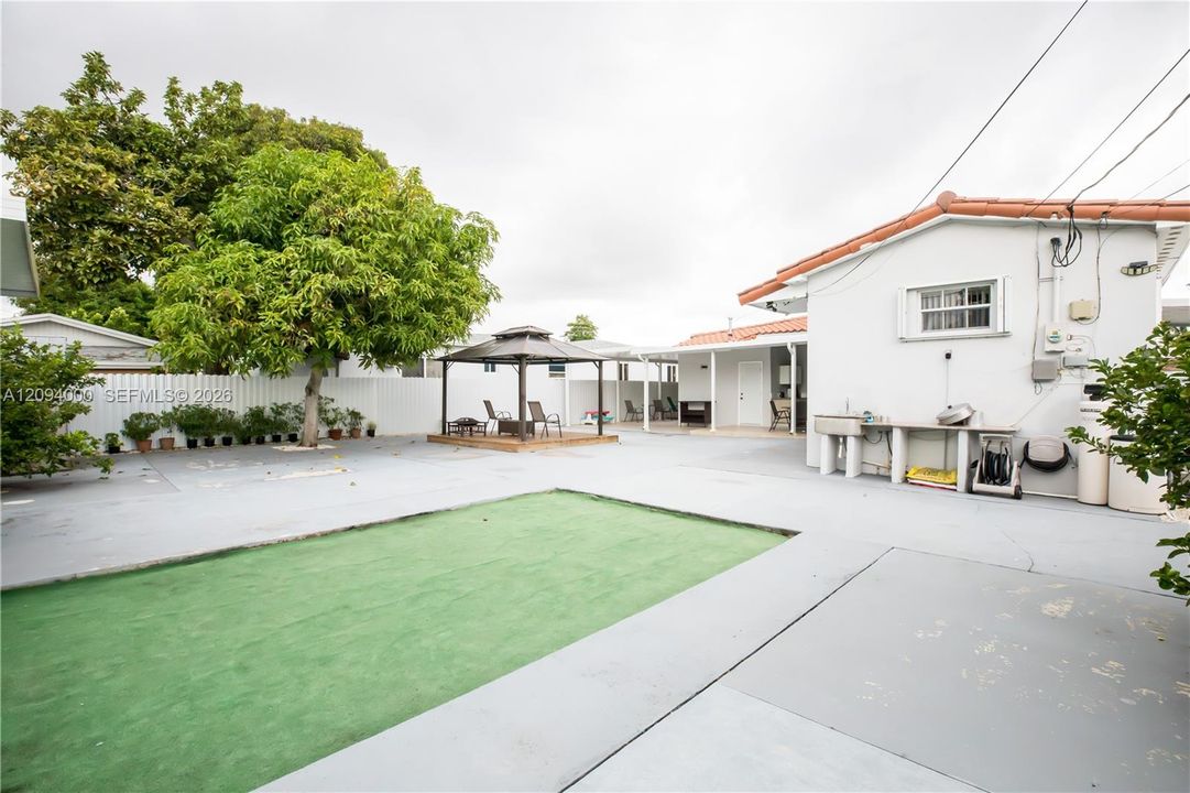 For Sale: $707,700 (4 beds, 2 baths, 1345 Square Feet)