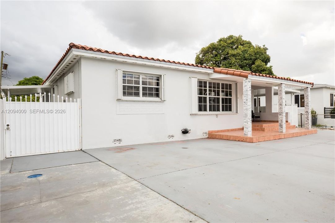 For Sale: $707,700 (4 beds, 2 baths, 1345 Square Feet)