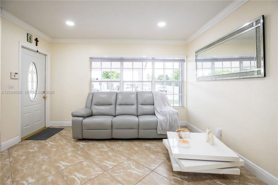 For Sale: $707,700 (4 beds, 2 baths, 1345 Square Feet)