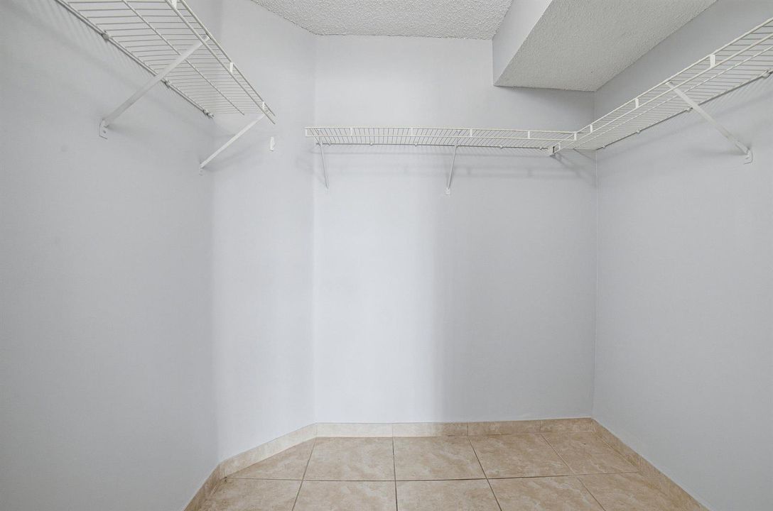 Bedroom2-Closet