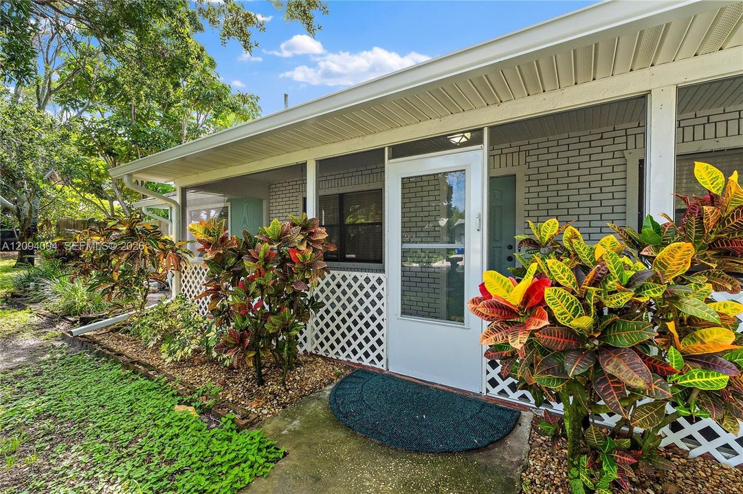 Active With Contract: $395,000 (3 beds, 2 baths, 1472 Square Feet)