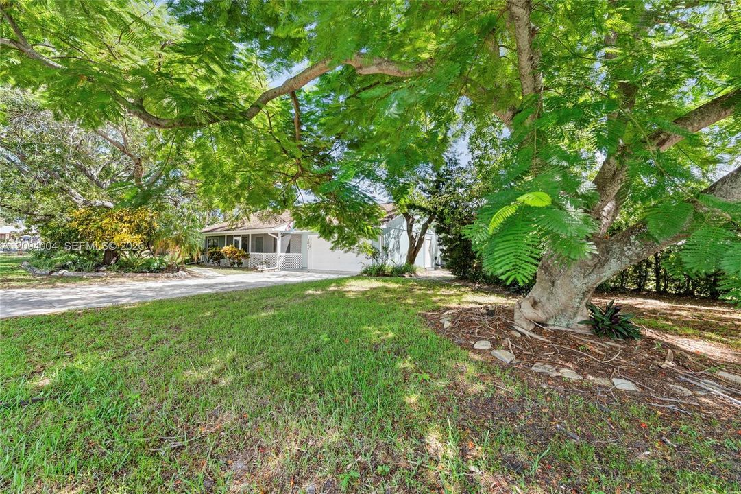 Active With Contract: $395,000 (3 beds, 2 baths, 1472 Square Feet)