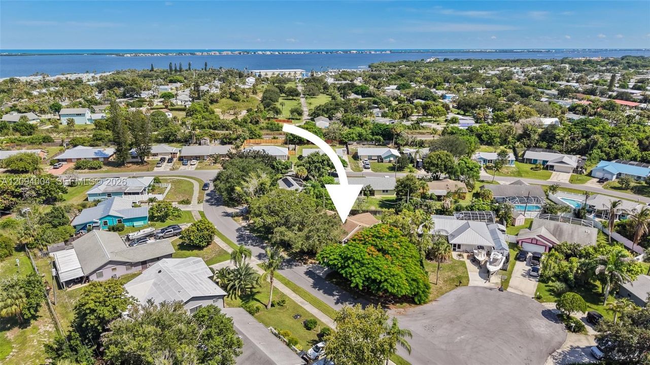 Active With Contract: $395,000 (3 beds, 2 baths, 1472 Square Feet)