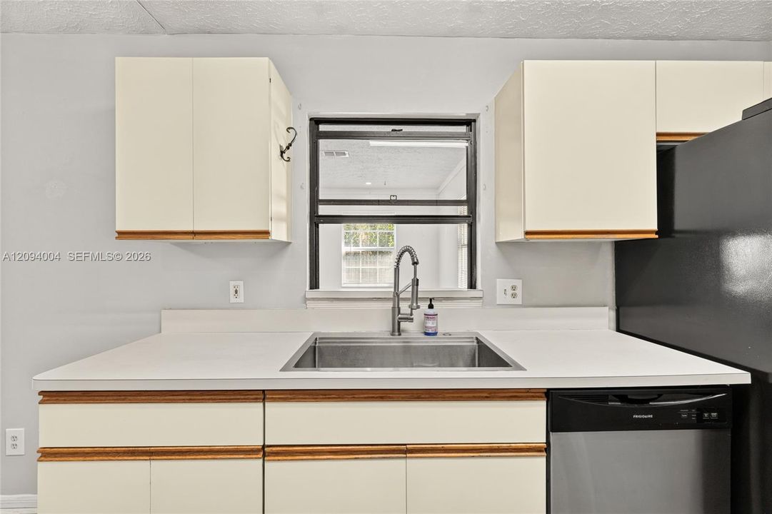 Active With Contract: $395,000 (3 beds, 2 baths, 1472 Square Feet)