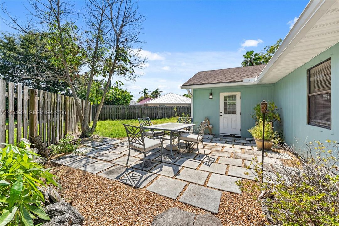 Active With Contract: $395,000 (3 beds, 2 baths, 1472 Square Feet)
