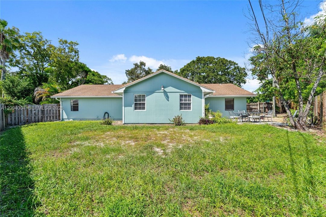 Active With Contract: $395,000 (3 beds, 2 baths, 1472 Square Feet)
