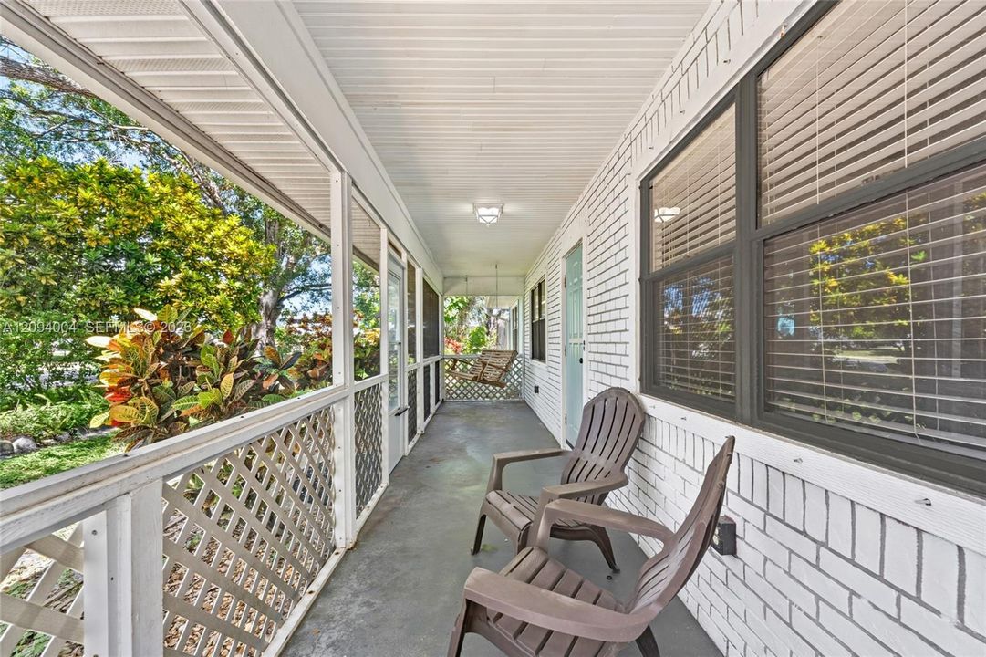 Active With Contract: $395,000 (3 beds, 2 baths, 1472 Square Feet)
