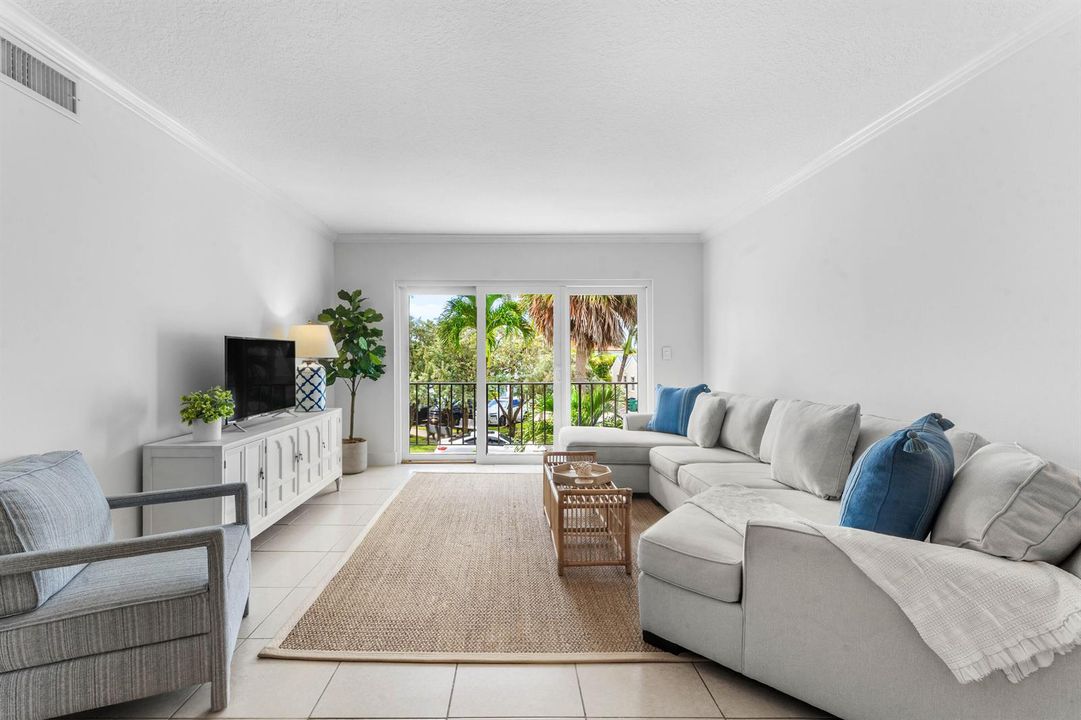 011-291MercuryRoad-4-JunoBeach-FL-33408-