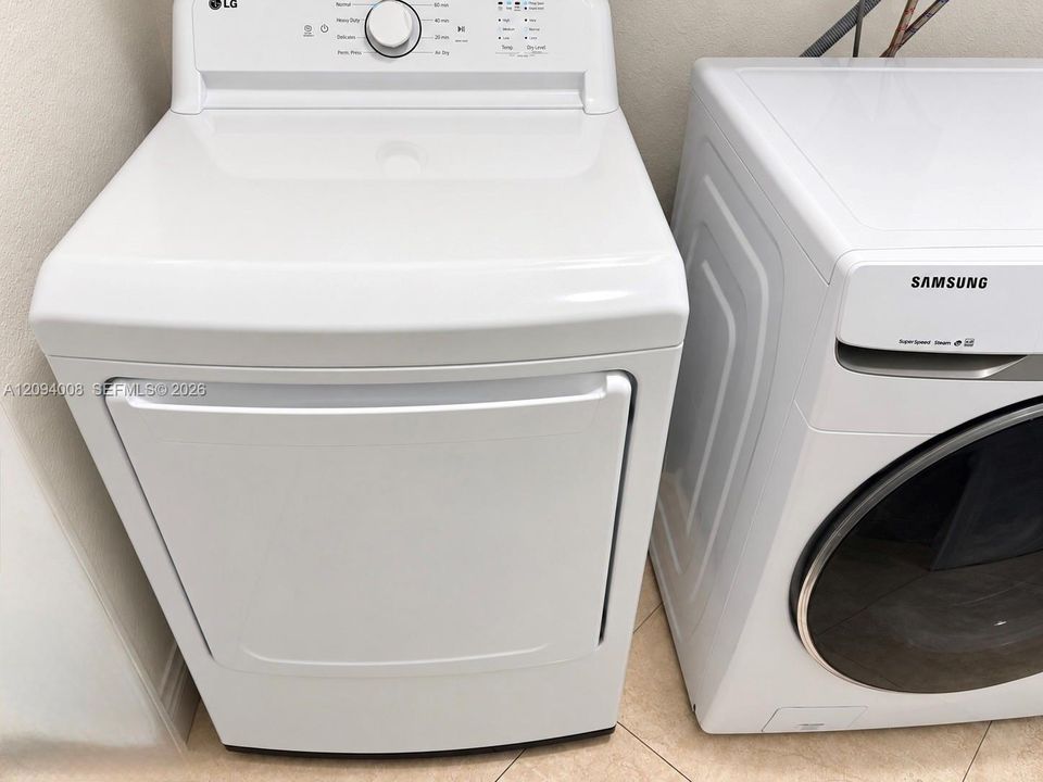 En Renta: $4,825 (4 camas, 2 baños, 2172 Pies cuadrados)