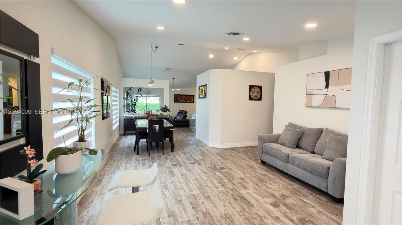 En Venta: $749,000 (3 camas, 2 baños, 1533 Pies cuadrados)