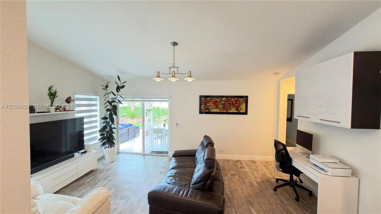 En Venta: $749,000 (3 camas, 2 baños, 1533 Pies cuadrados)