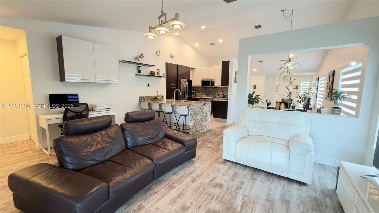 En Venta: $749,000 (3 camas, 2 baños, 1533 Pies cuadrados)