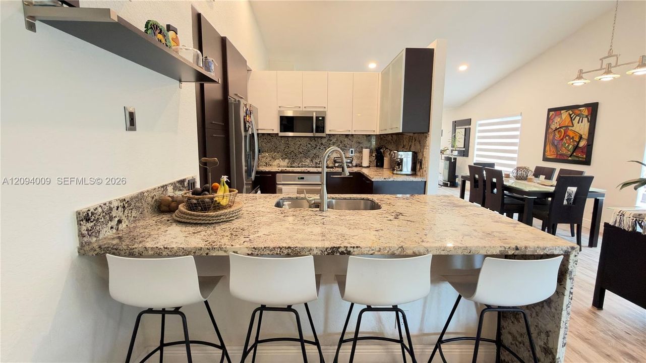 En Venta: $749,000 (3 camas, 2 baños, 1533 Pies cuadrados)