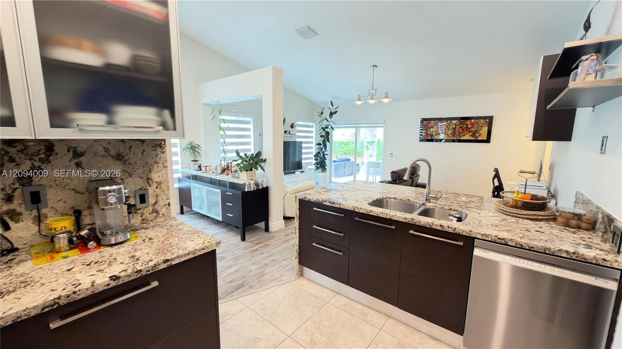 En Venta: $749,000 (3 camas, 2 baños, 1533 Pies cuadrados)