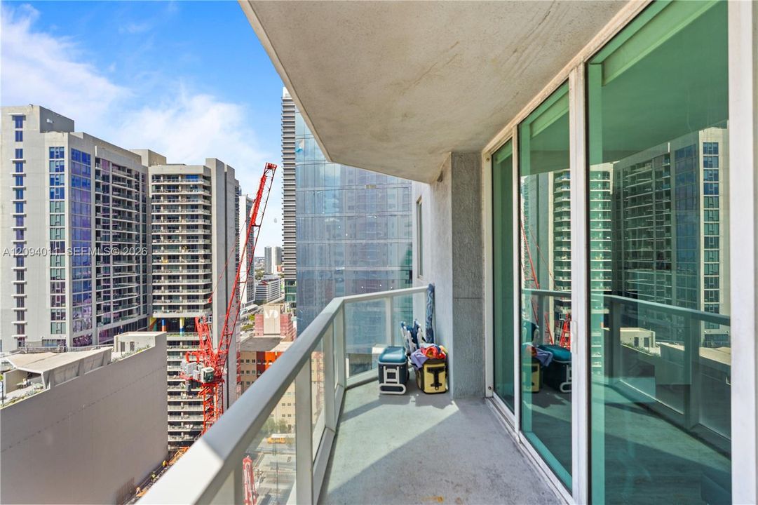 Active With Contract: $470,000 (2 beds, 2 baths, 929 Square Feet)