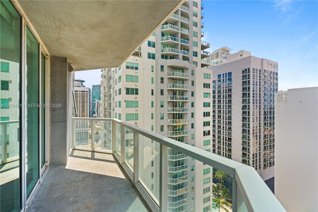 Active With Contract: $470,000 (2 beds, 2 baths, 929 Square Feet)