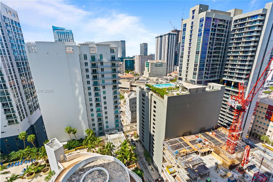 Active With Contract: $470,000 (2 beds, 2 baths, 929 Square Feet)