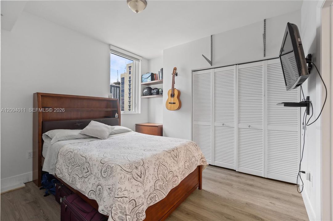 Active With Contract: $470,000 (2 beds, 2 baths, 929 Square Feet)