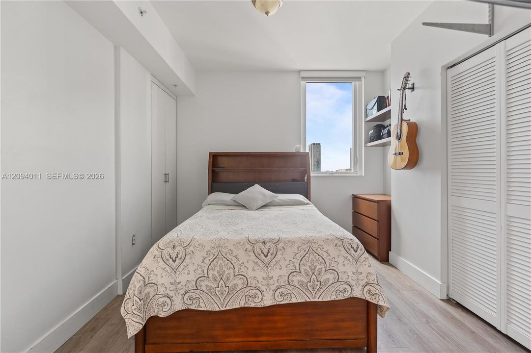 Active With Contract: $470,000 (2 beds, 2 baths, 929 Square Feet)